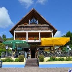 Frontansicht auf das Gasthaus Pendel