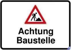 Baustellenschild mit der Aufschrift "Achtung Baustelle"